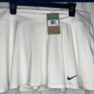 XL WHITE NIKE TENNIS SKIRT